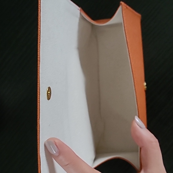 Tory Burch Glasses / Sunglasses case in Orange with gold tone emblem - Picture 6 of 6